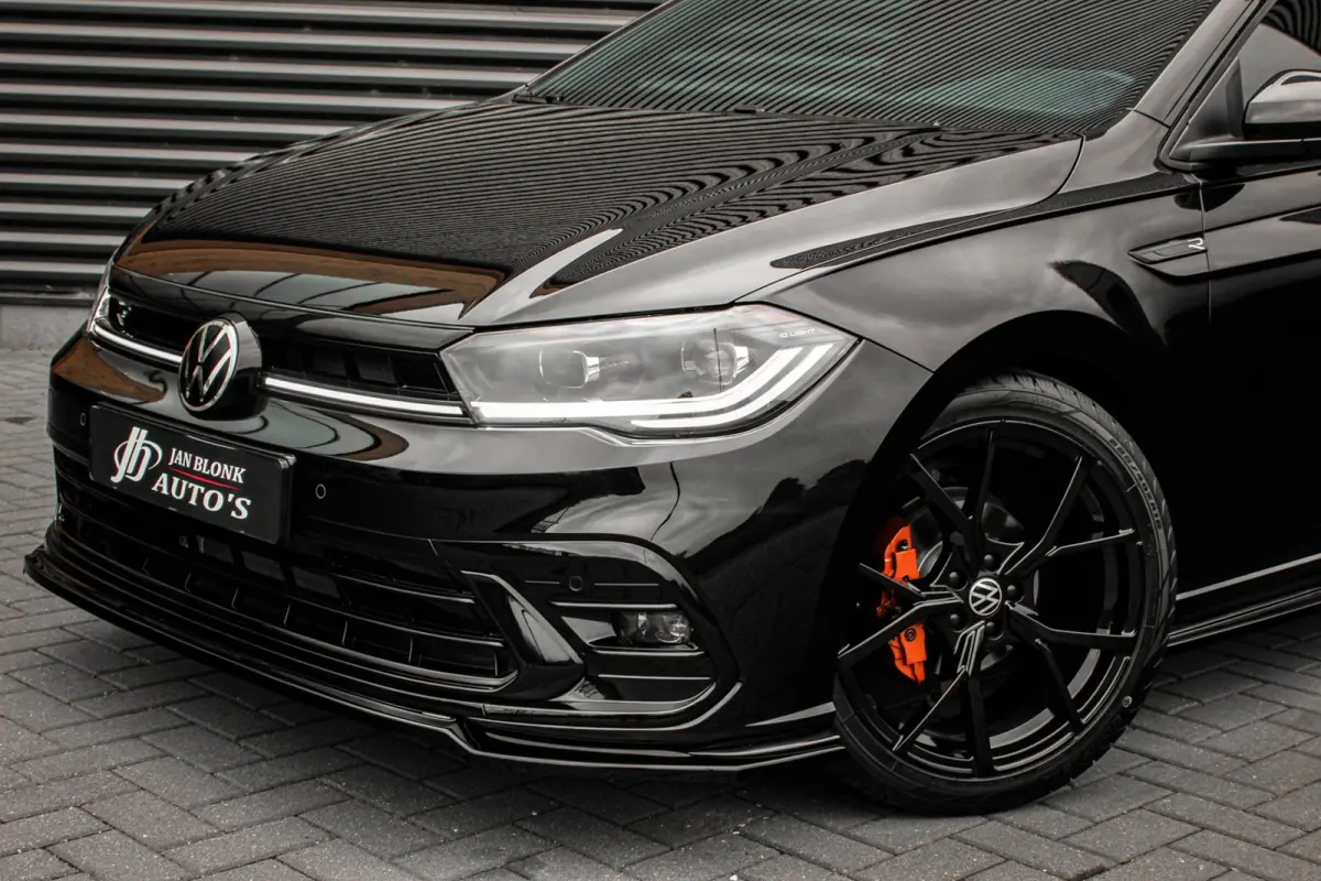 1.0 TSI R-Line OPTIONS / FULL BLACK / VERLAGINGSVEREN / APPLE CARPLAY / LED KOPLAMPEN / DIGITAL DASCH /MAXTON PACK