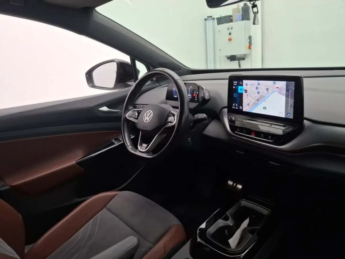 First 77 kWh 204 PK| Origineel Nederlands | Navigatie | Achteruitrijcamera | Parkeersensoren | Stoelverwarming | Stuurwielverwarming | Climatronic