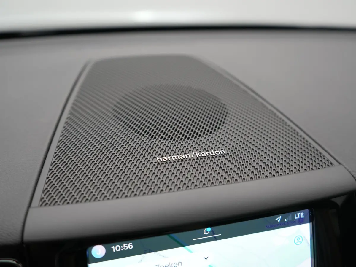 T6 PHEV AWD R-Design 350pk Dealer O.H | Trekhaak Af Fabriek | Panodak | Adaptive Cruise | Harman / Kardon | Camera | Lederen Sportstoelen Memory & Verwarmd | Keyless | Apple Carplay | Pilot 
