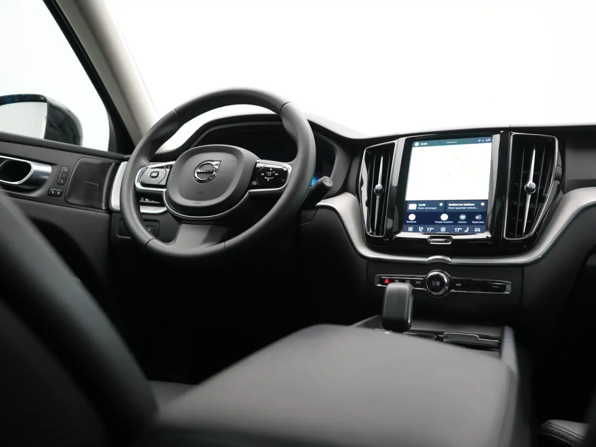 T6 PHEV AWD R-Design 350pk Dealer O.H | Trekhaak Af Fabriek | Panodak | Adaptive Cruise | Harman / Kardon | Camera | Lederen Sportstoelen Memory & Verwarmd | Keyless | Apple Carplay | Pilot 