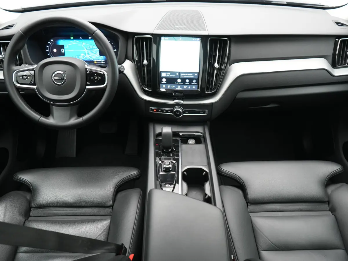 T6 PHEV AWD R-Design 350pk Dealer O.H | Trekhaak Af Fabriek | Panodak | Adaptive Cruise | Harman / Kardon | Camera | Lederen Sportstoelen Memory & Verwarmd | Keyless | Apple Carplay | Pilot 