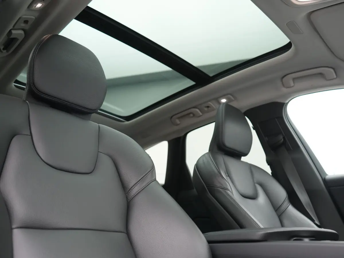 T6 PHEV AWD R-Design 350pk Dealer O.H | Trekhaak Af Fabriek | Panodak | Adaptive Cruise | Harman / Kardon | Camera | Lederen Sportstoelen Memory & Verwarmd | Keyless | Apple Carplay | Pilot 