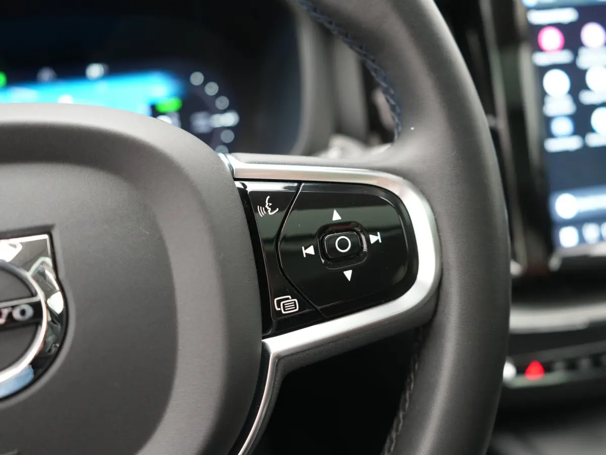 T6 PHEV AWD R-Design 350pk Dealer O.H | Trekhaak Af Fabriek | Panodak | Adaptive Cruise | Harman / Kardon | Camera | Lederen Sportstoelen Memory & Verwarmd | Keyless | Apple Carplay | Pilot 