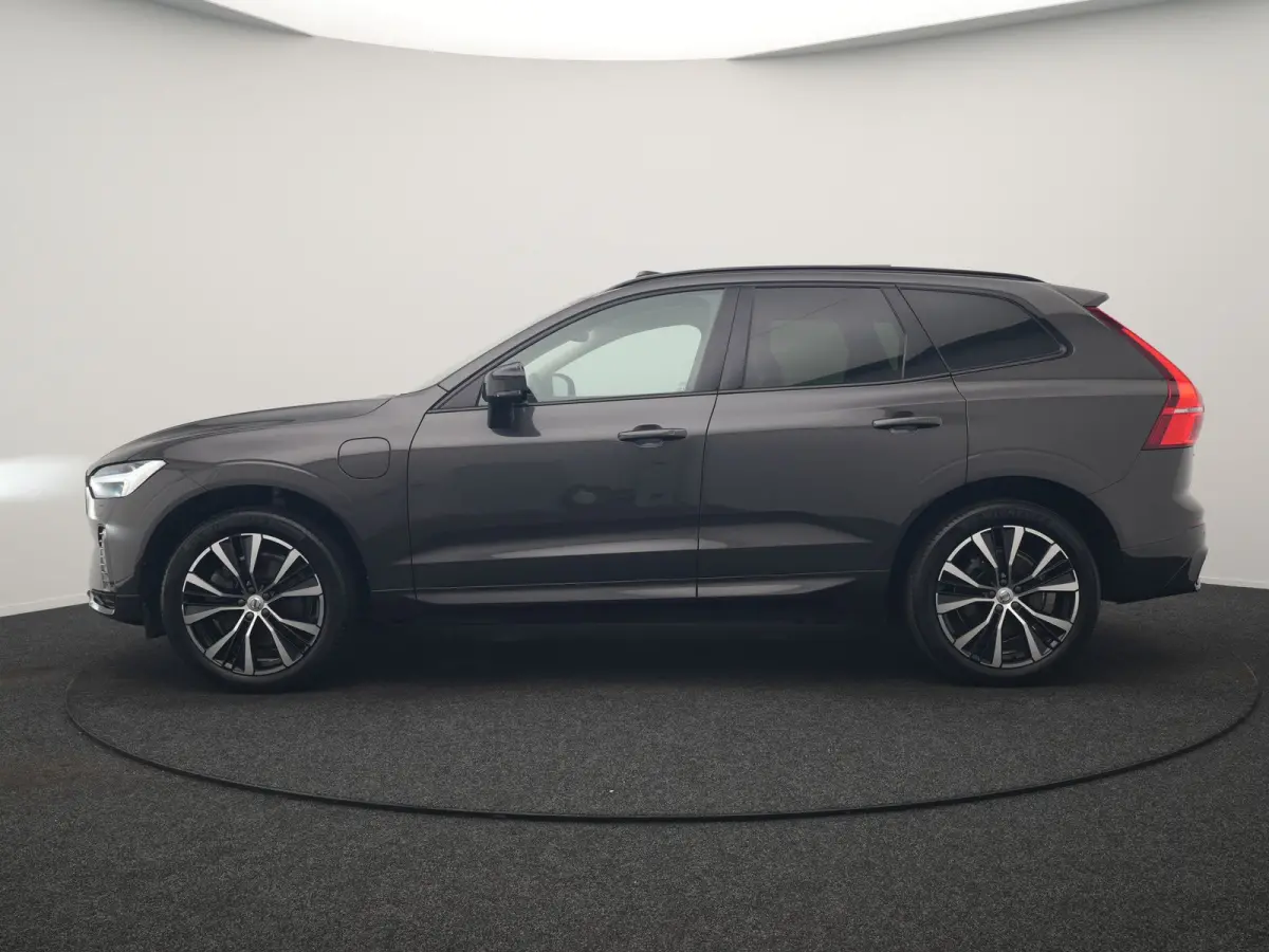 T6 PHEV AWD R-Design 350pk Dealer O.H | Trekhaak Af Fabriek | Panodak | Adaptive Cruise | Harman / Kardon | Camera | Lederen Sportstoelen Memory & Verwarmd | Keyless | Apple Carplay | Pilot 
