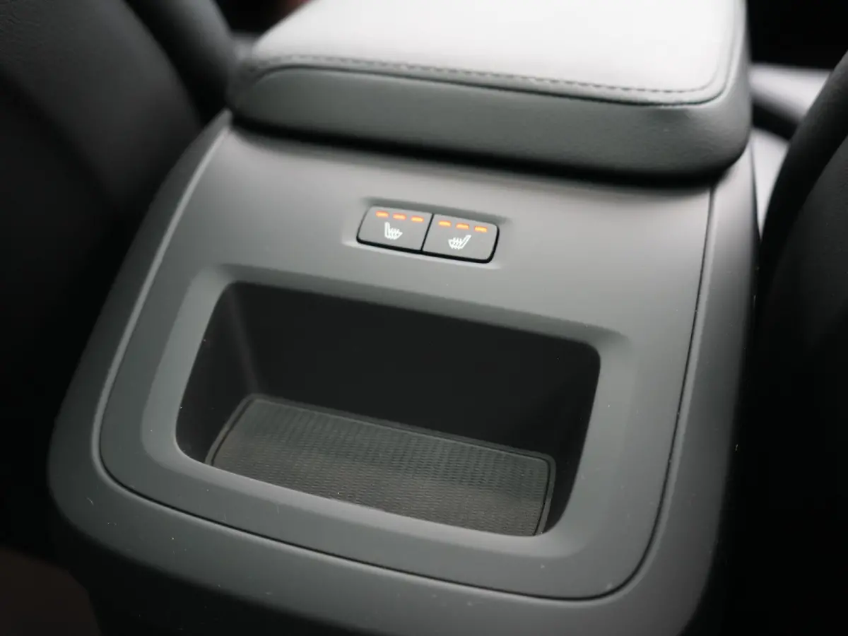 T6 PHEV AWD R-Design 350pk Dealer O.H | Trekhaak Af Fabriek | Panodak | Adaptive Cruise | Harman / Kardon | Camera | Lederen Sportstoelen Memory & Verwarmd | Keyless | Apple Carplay | Pilot 