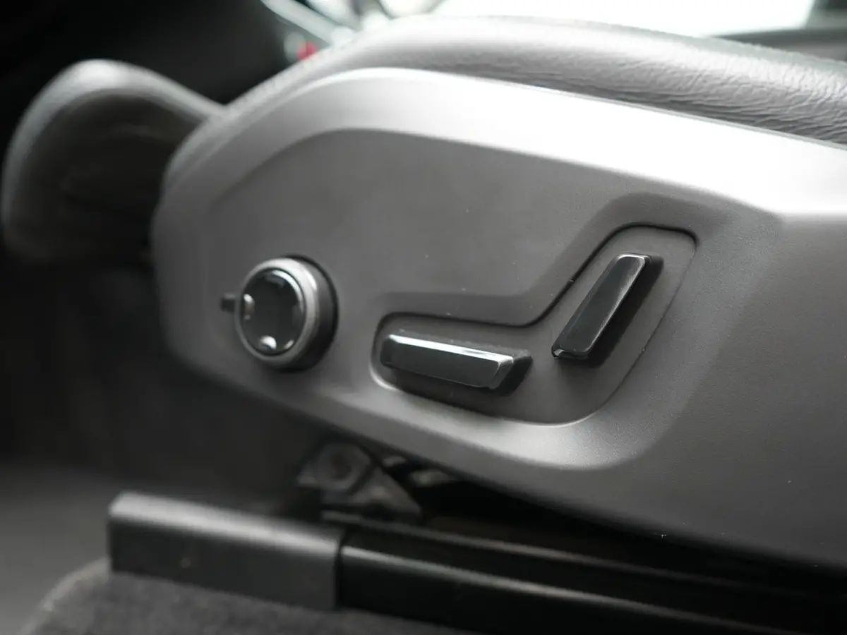 T6 PHEV AWD R-Design 350pk Dealer O.H | Trekhaak Af Fabriek | Panodak | Adaptive Cruise | Harman / Kardon | Camera | Lederen Sportstoelen Memory & Verwarmd | Keyless | Apple Carplay | Pilot 