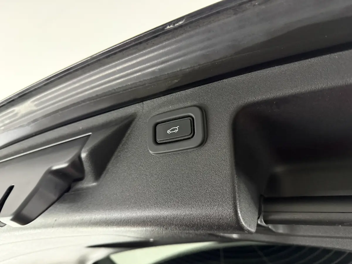 1.5 P300e 4X4 R-Dynamic S Black Edition | Pano | Virtual | Camera | Carplay | Cruise | Keyless