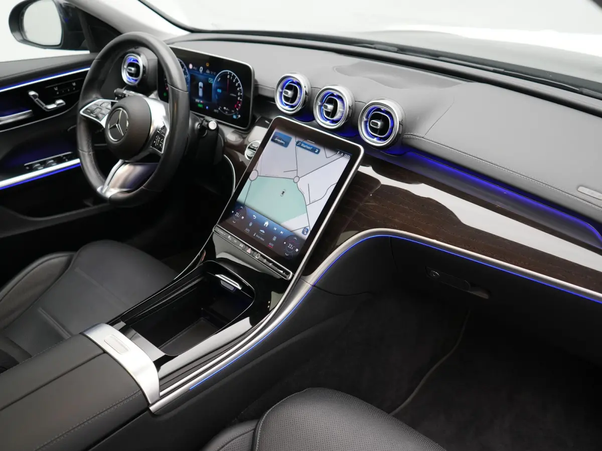 300 e Avantgarde 313pk Dealer O.H | Trekhaak Af Fabriek | Panodak | Adaptive Cruise | 360 Camera | Digital LED | Lederen Sportstoelen Memory & Ventilatie | Keyless | Apple Carplay | Stoelver