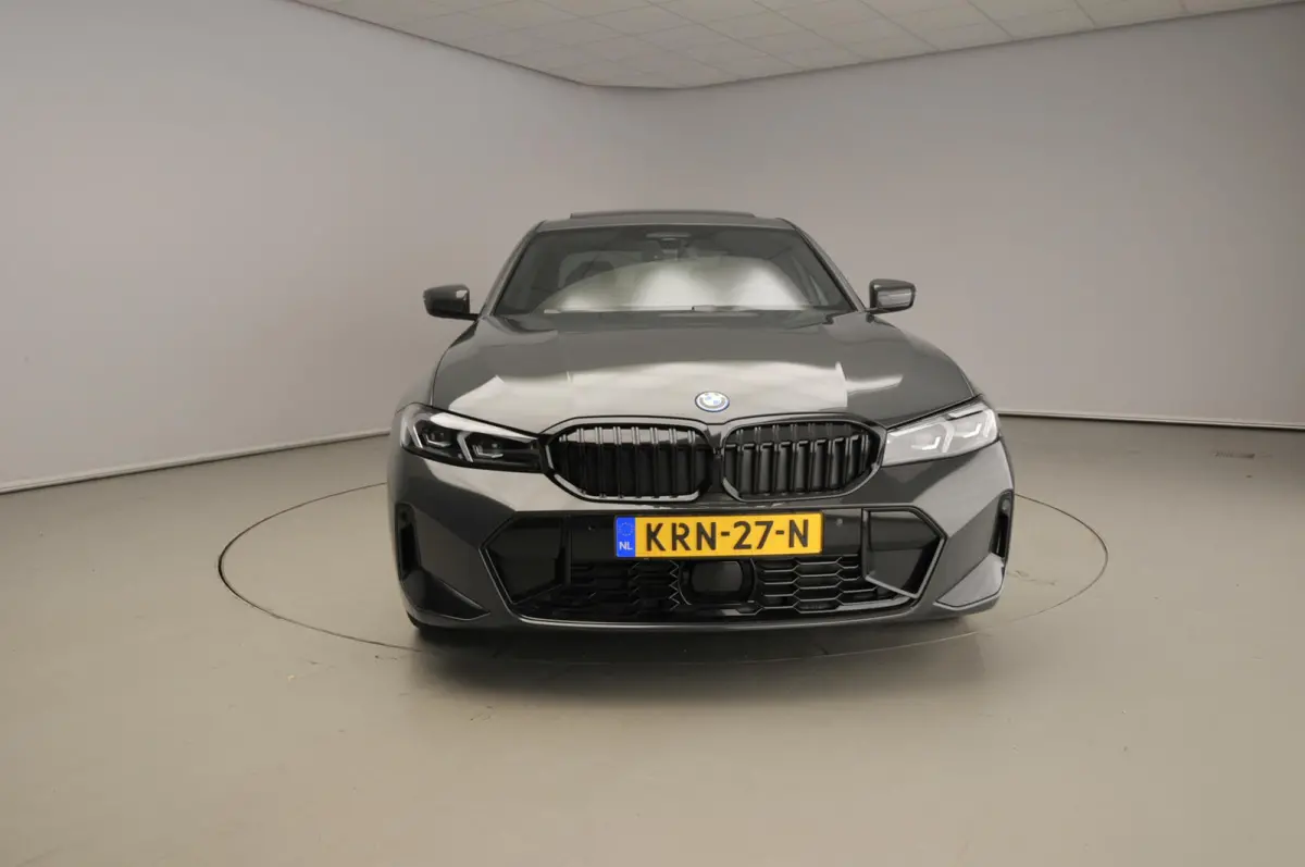 330e M Sportpakket Pro / Schuifdak / Driving assist prof / Getint glas / Leder / Alu wielen 19 inch