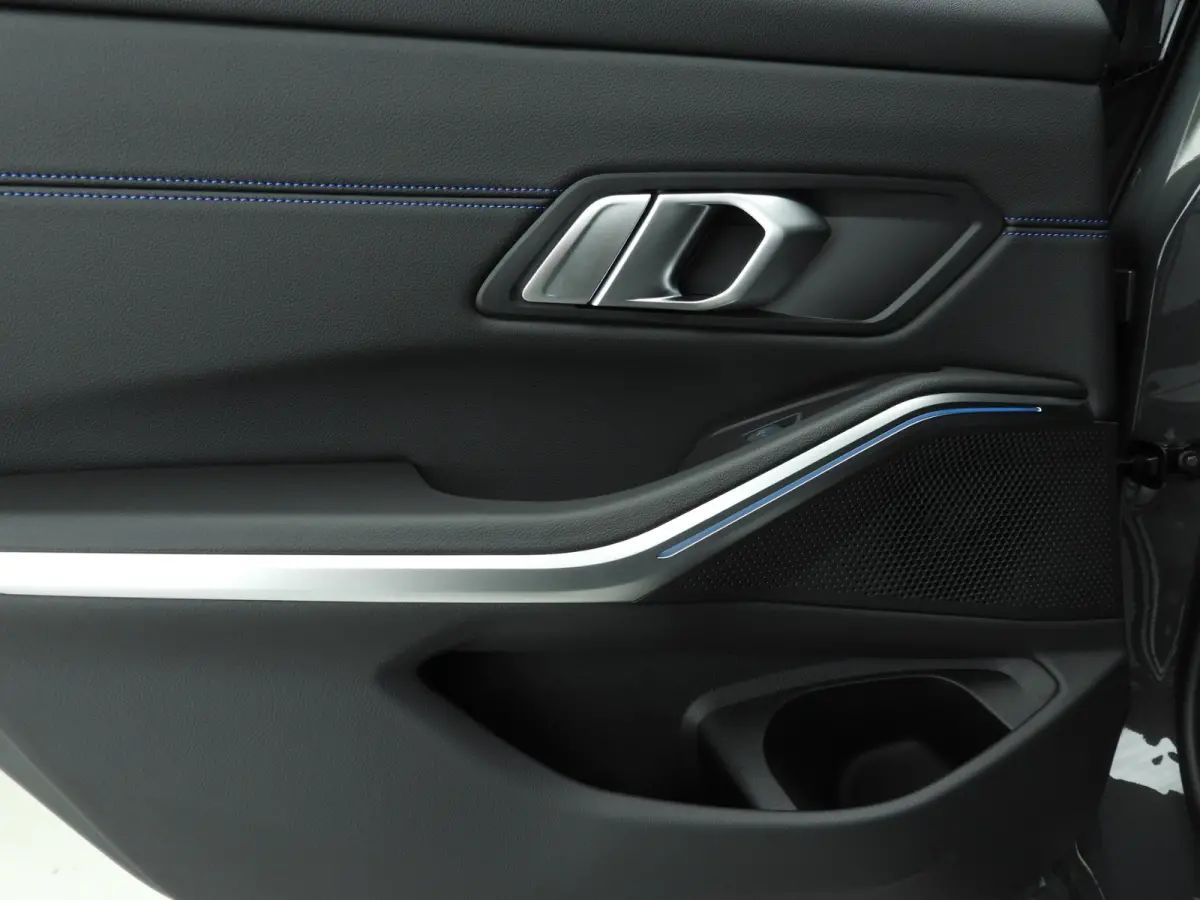 330e M Sportpakket Pro / Schuifdak / Driving assist prof / Getint glas / Leder / Alu wielen 19 inch