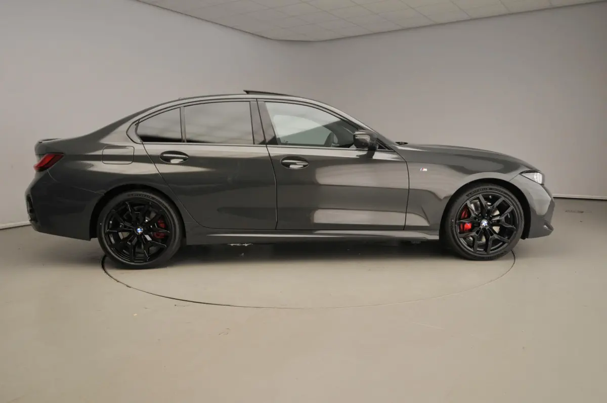330e M Sportpakket Pro / Schuifdak / Driving assist prof / Getint glas / Leder / Alu wielen 19 inch