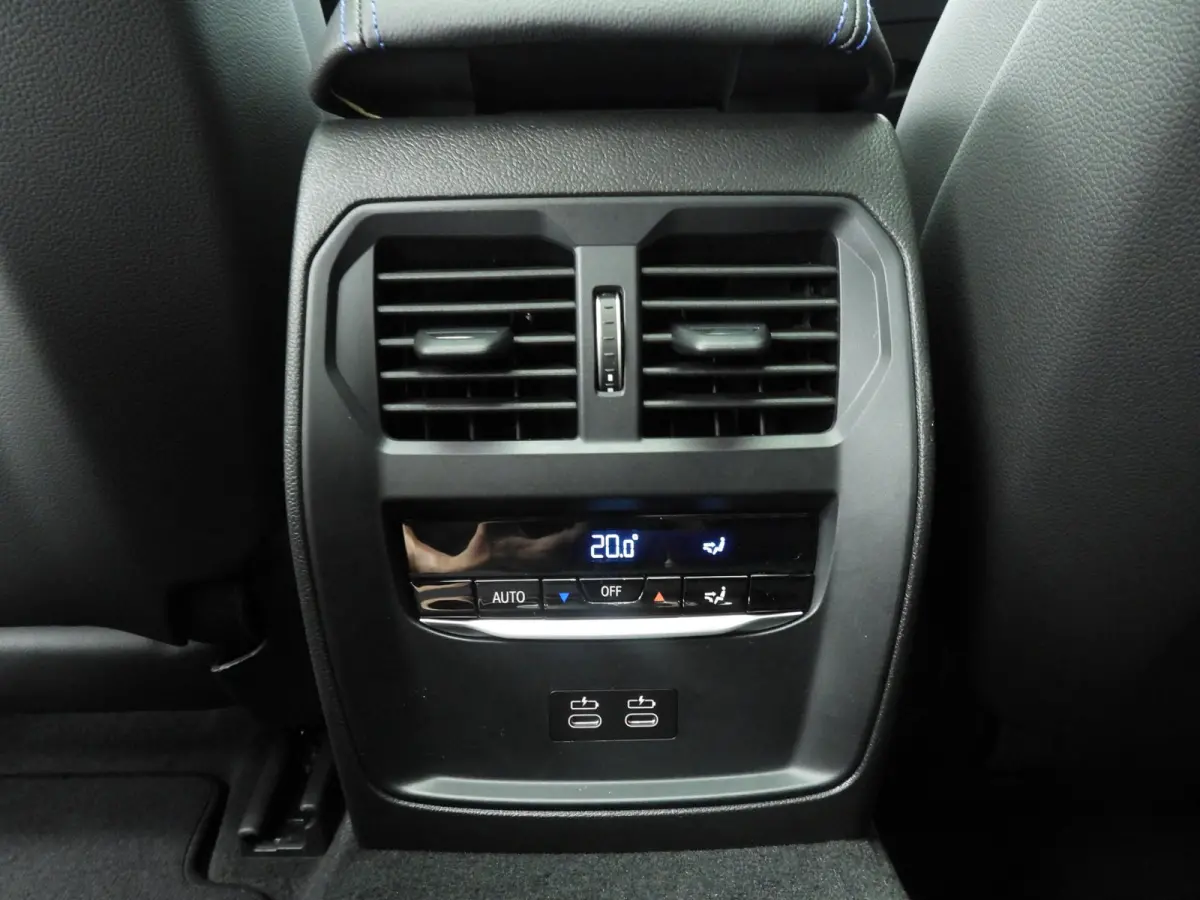 330e M Sportpakket Pro / Schuifdak / Driving assist prof / Getint glas / Leder / Alu wielen 19 inch