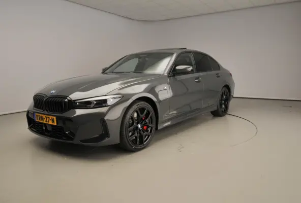 330e M Sportpakket Pro / Schuifdak / Driving assist prof / Getint glas / Leder / Alu wielen 19 inch