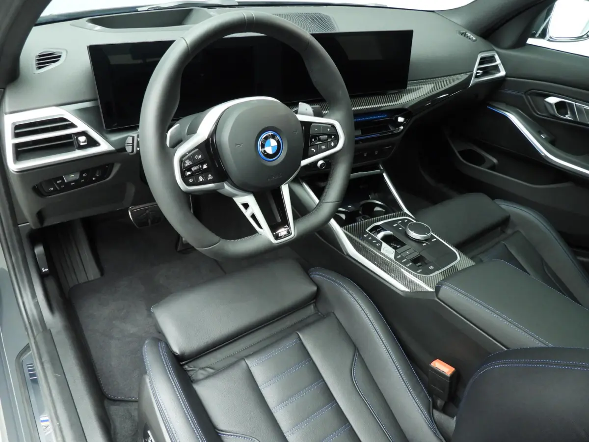 330e M Sportpakket Pro / Schuifdak / Driving assist prof / Getint glas / Leder / Alu wielen 19 inch