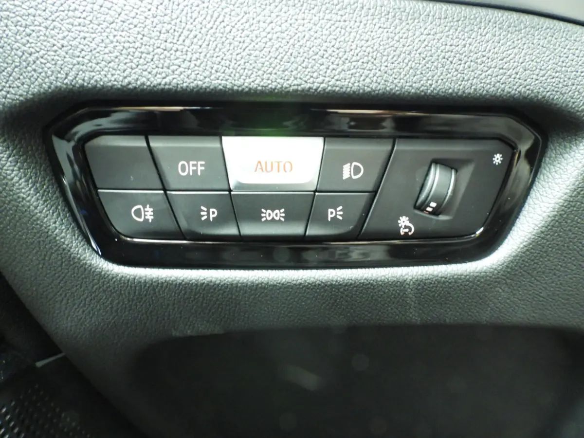 330e M Sportpakket Pro / Schuifdak / Driving assist prof / Getint glas / Leder / Alu wielen 19 inch
