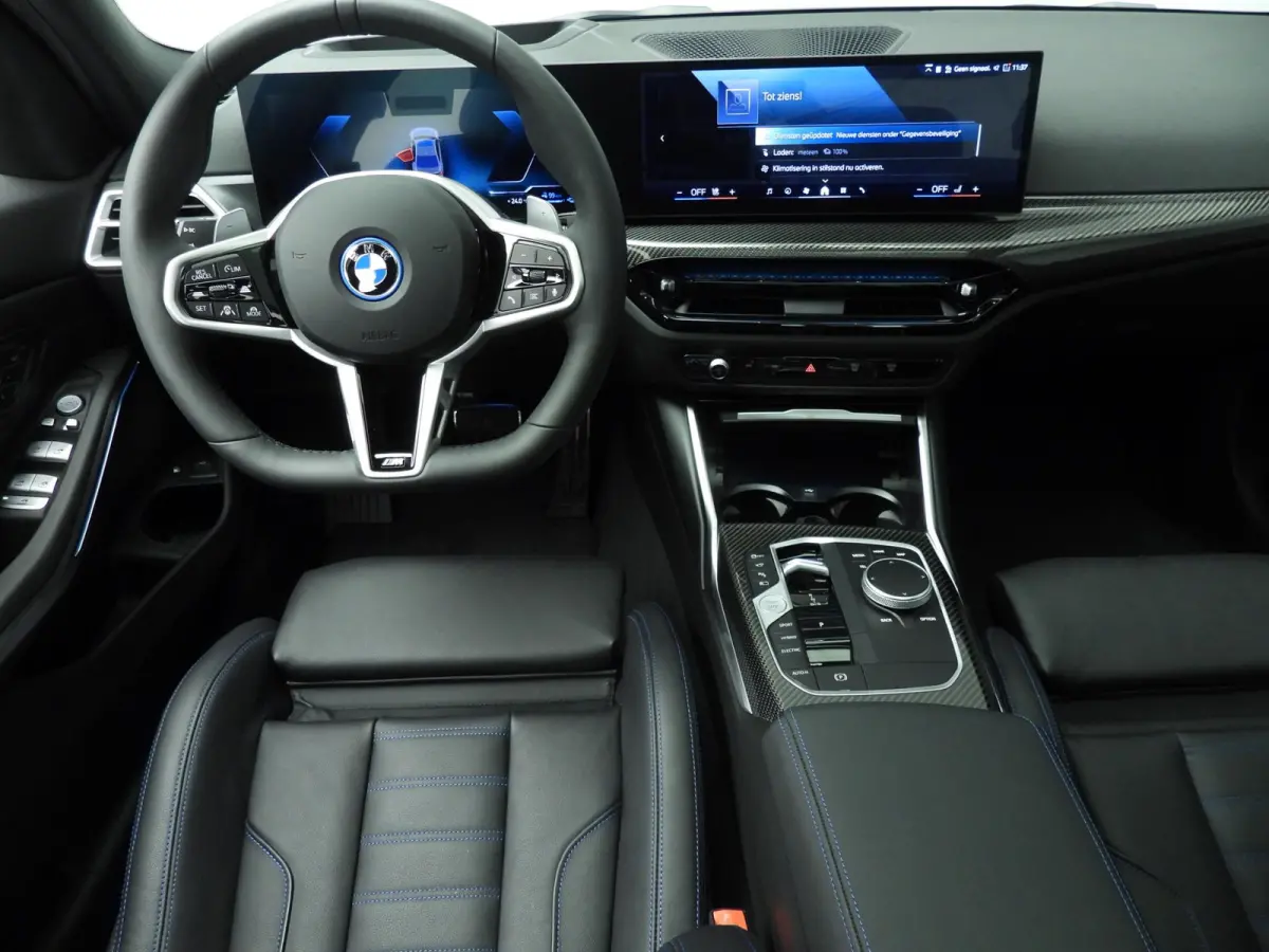 330e M Sportpakket Pro / Schuifdak / Driving assist prof / Getint glas / Leder / Alu wielen 19 inch