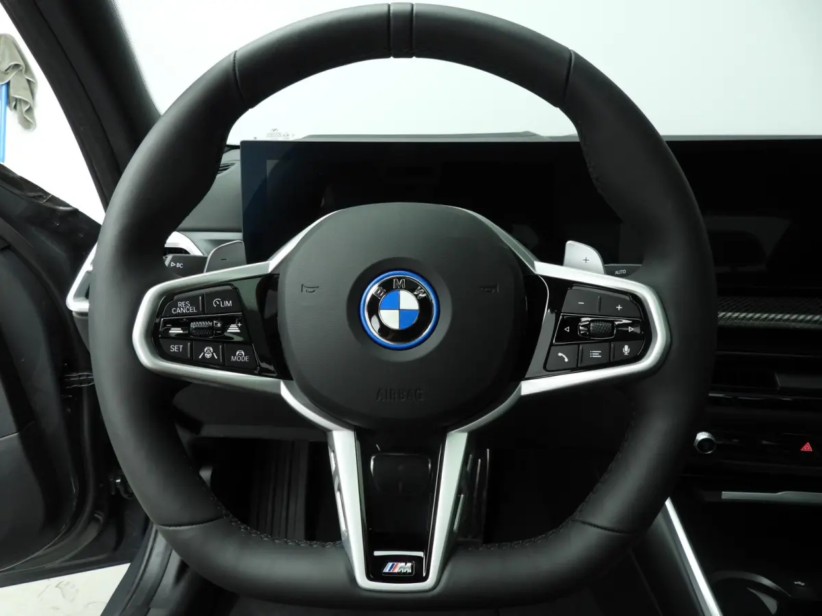 330e M Sportpakket Pro / Schuifdak / Driving assist prof / Getint glas / Leder / Alu wielen 19 inch
