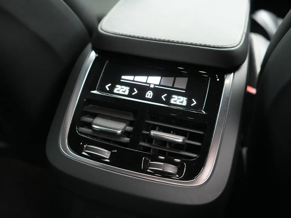 T8 Recharge AWD R-Design Long Range PHEV 456pk Dealer O.H | Adaptive Cruise | Camera | Lederen Sportstoelen Memory & Verwarmd | Apple Carplay | Keyless | BLIS | Pilot Assist | Stuurverwarmin