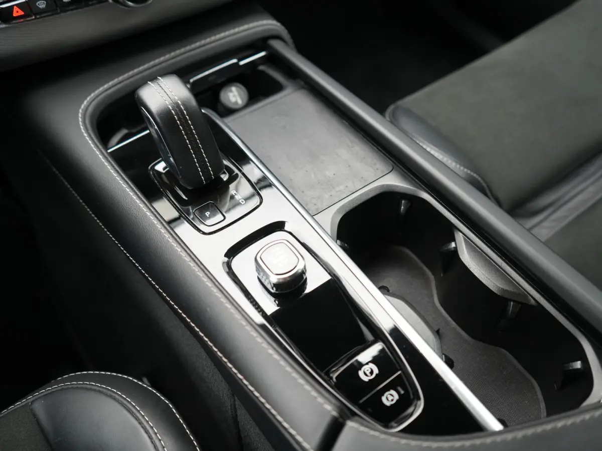 T8 Recharge AWD R-Design Long Range PHEV 456pk Dealer O.H | Adaptive Cruise | Camera | Lederen Sportstoelen Memory & Verwarmd | Apple Carplay | Keyless | BLIS | Pilot Assist | Stuurverwarmin