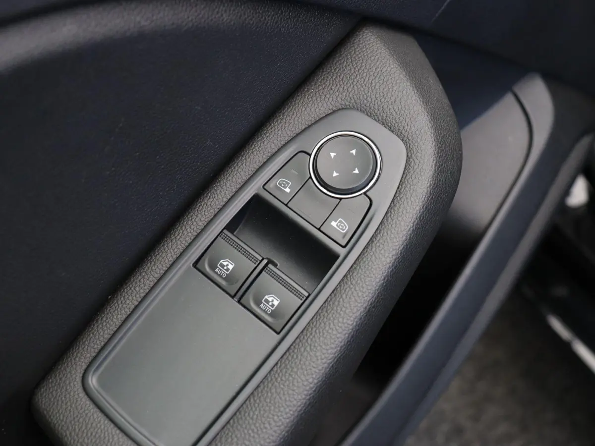 1.0 TCe Business Zen Bi-Fuel | LPG G3 | Voordelig rijden | Cruise Control | Metallic Lak | Apple Carplay & Android Auto | LED Koplampen | Parkeersensoren |