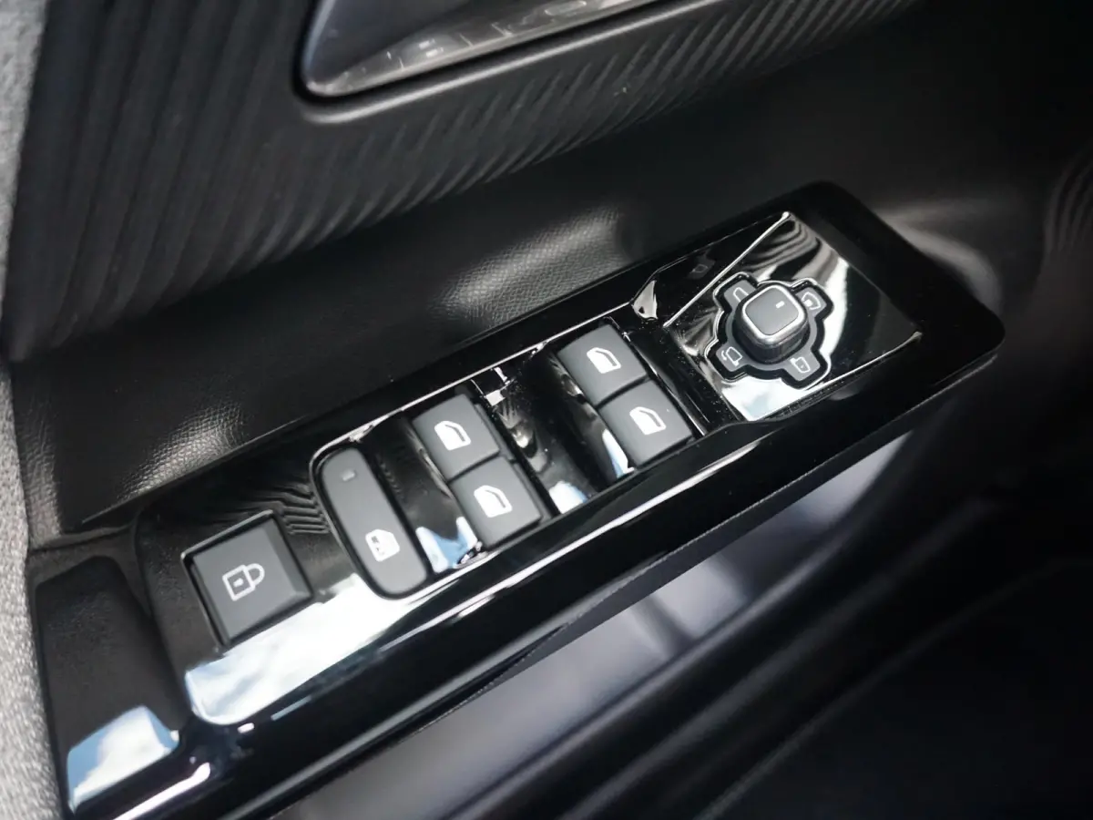 1.2 Hybrid 145 Max Black velgen