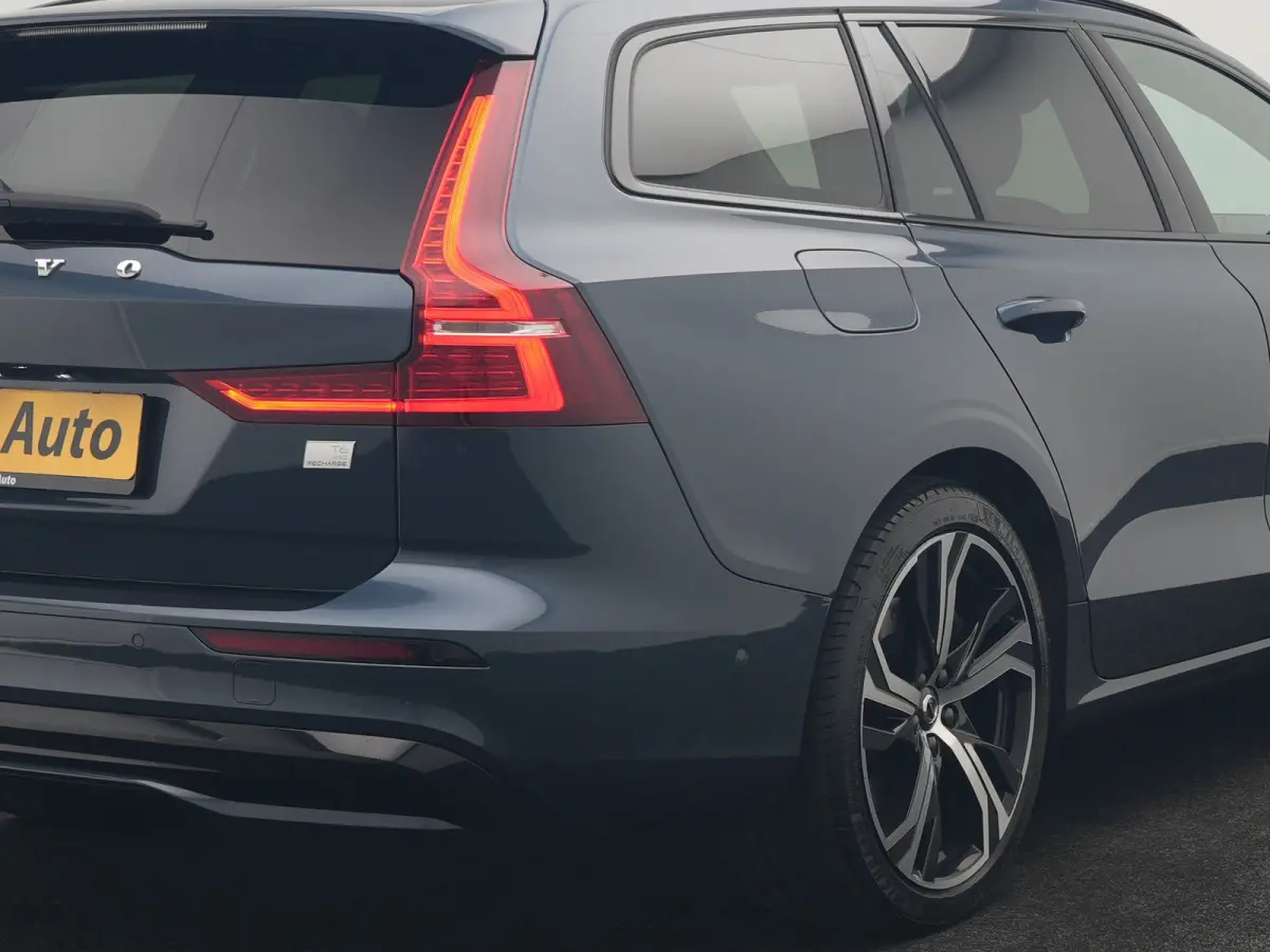 T6 AWD Plus Dark Long Range PHEV 350pk Dealer O.H | Trekhaak Af Fabriek | Panodak | Adaptive Cruise | 360 Camera | Sportstoelen Memory & Verwarmd | Keyless | Apple Carplay | Pilot Assist | S
