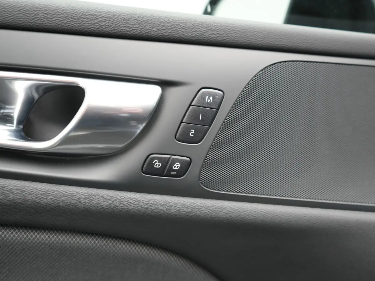 T6 AWD Plus Dark Long Range PHEV 350pk Dealer O.H | Trekhaak Af Fabriek | Panodak | Adaptive Cruise | 360 Camera | Sportstoelen Memory & Verwarmd | Keyless | Apple Carplay | Pilot Assist | S