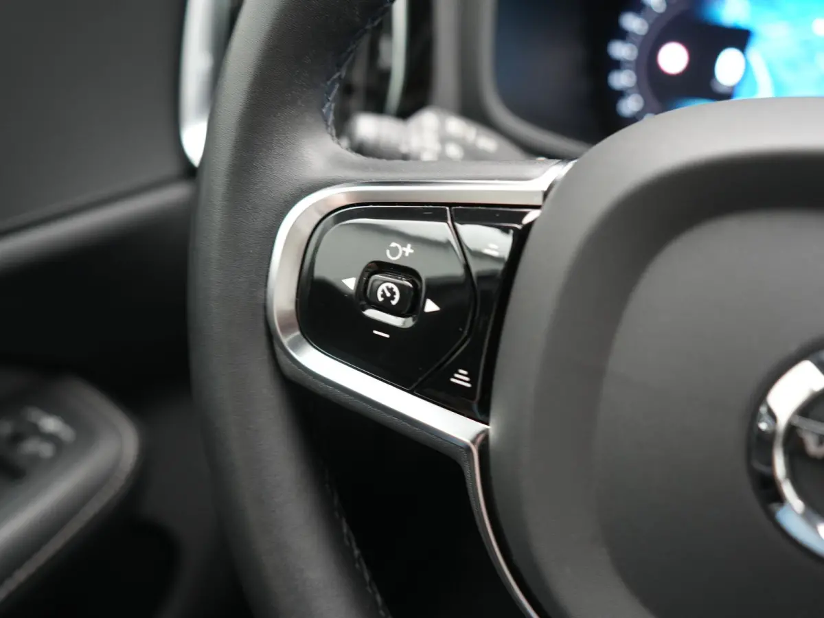 T6 AWD Plus Dark Long Range PHEV 350pk Dealer O.H | Trekhaak Af Fabriek | Panodak | Adaptive Cruise | 360 Camera | Sportstoelen Memory & Verwarmd | Keyless | Apple Carplay | Pilot Assist | S