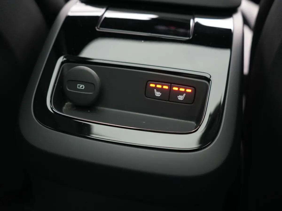 T6 AWD Plus Dark Long Range PHEV 350pk Dealer O.H | Trekhaak Af Fabriek | Panodak | Adaptive Cruise | 360 Camera | Sportstoelen Memory & Verwarmd | Keyless | Apple Carplay | Pilot Assist | S