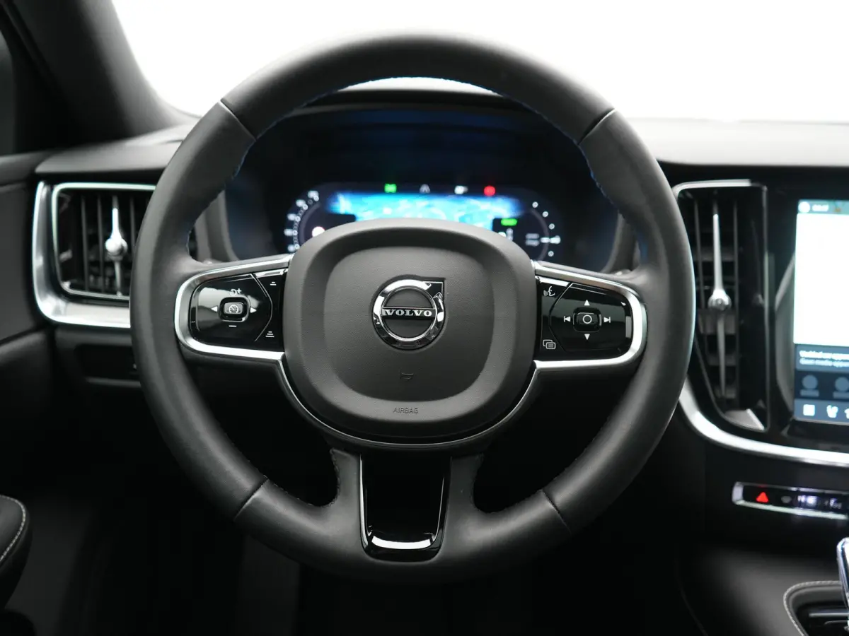 T6 AWD Plus Dark Long Range PHEV 350pk Dealer O.H | Trekhaak Af Fabriek | Panodak | Adaptive Cruise | 360 Camera | Sportstoelen Memory & Verwarmd | Keyless | Apple Carplay | Pilot Assist | S