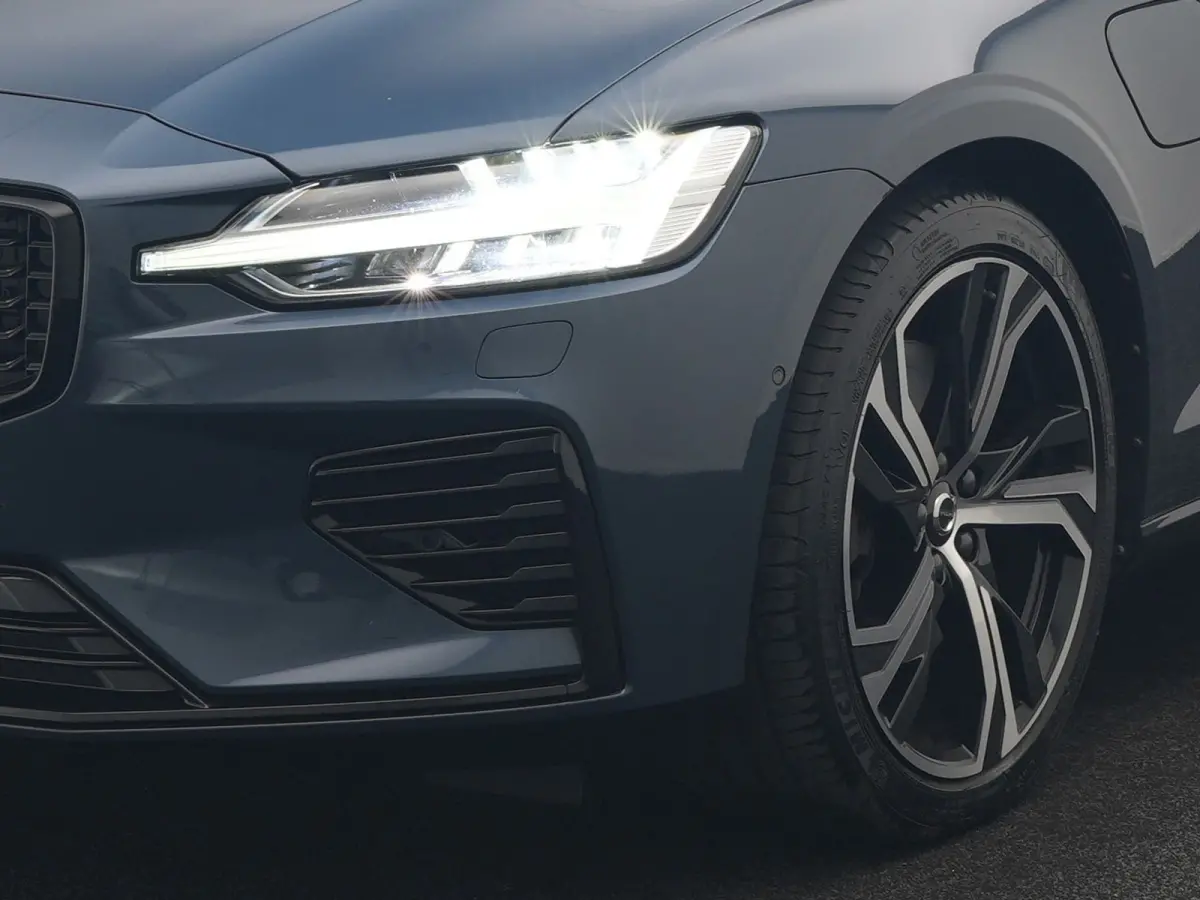 T6 PHEV AWD Plus Dark Long Range 350pk Dealer O.H | Trekhaak Af Fabriek | Panodak | Adaptive Cruise | 360 Camera | Sportstoelen Memory & Verwarmd | Keyless | Apple Carplay | Pilot Assist | S