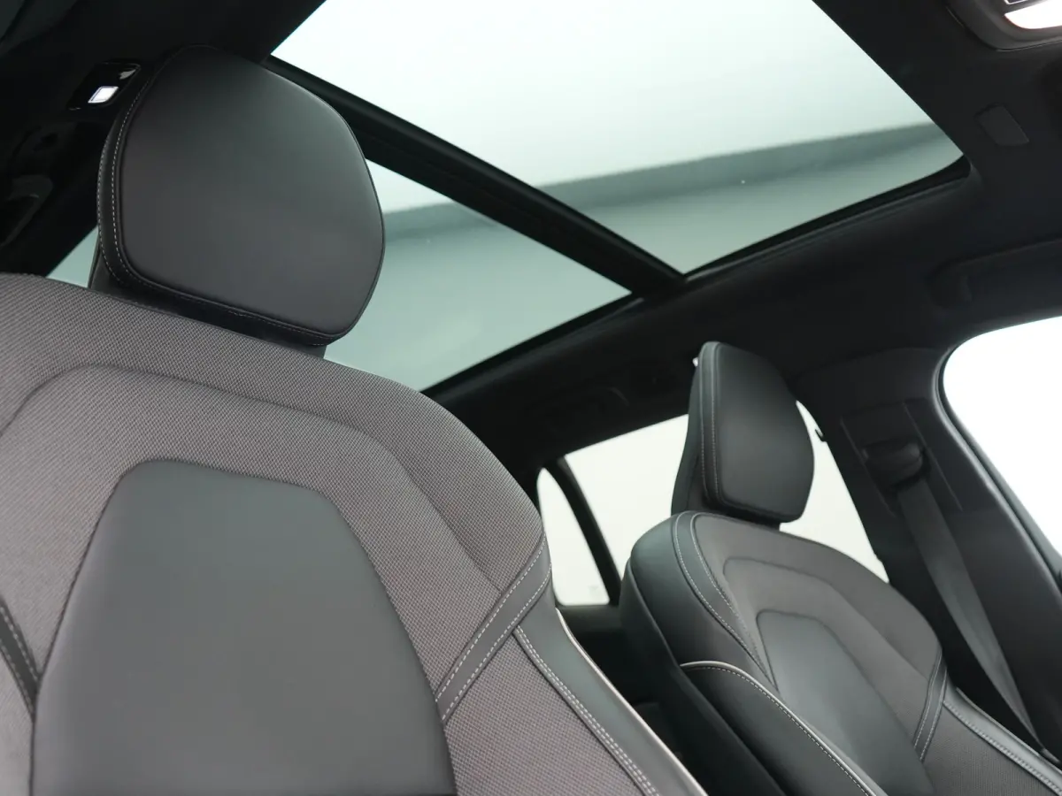 T6 PHEV AWD Plus Dark Long Range 350pk Dealer O.H | Trekhaak Af Fabriek | Panodak | Adaptive Cruise | 360 Camera | Sportstoelen Memory & Verwarmd | Keyless | Apple Carplay | Pilot Assist | S