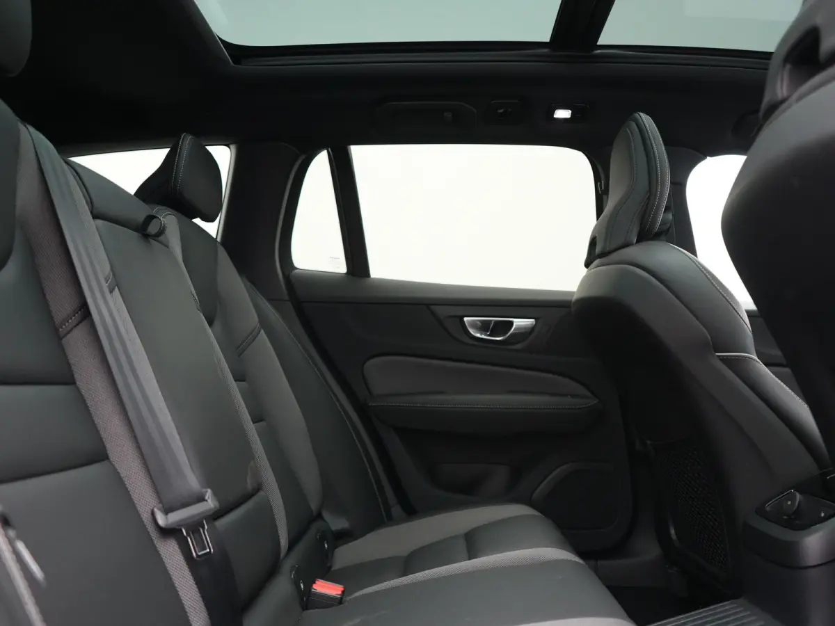 T6 PHEV AWD Plus Dark Long Range 350pk Dealer O.H | Trekhaak Af Fabriek | Panodak | Adaptive Cruise | 360 Camera | Sportstoelen Memory & Verwarmd | Keyless | Apple Carplay | Pilot Assist | S