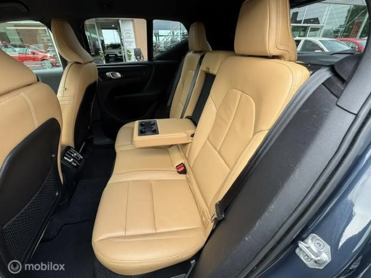 1.5 T3 Inscription Trekhaak , 163pk , 1.600kg trekgewicht , Navigatie , Camera , Parkeerhulp voor & Achter , Lederbekleding incl stoel verwarming , Volvo dealer onderhouden