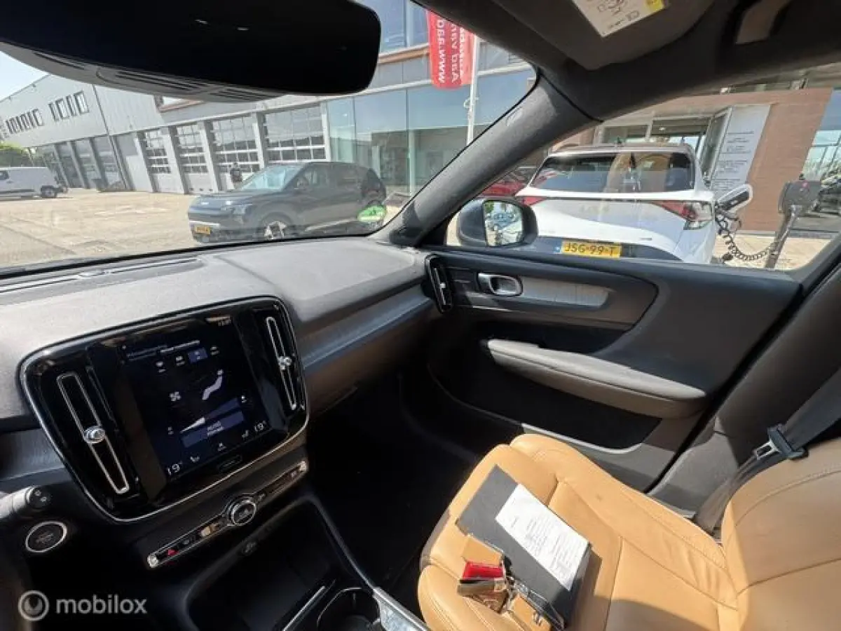 1.5 T3 Inscription Trekhaak , 163pk , 1.600kg trekgewicht , Navigatie , Camera , Parkeerhulp voor & Achter , Lederbekleding incl stoel verwarming , Volvo dealer onderhouden