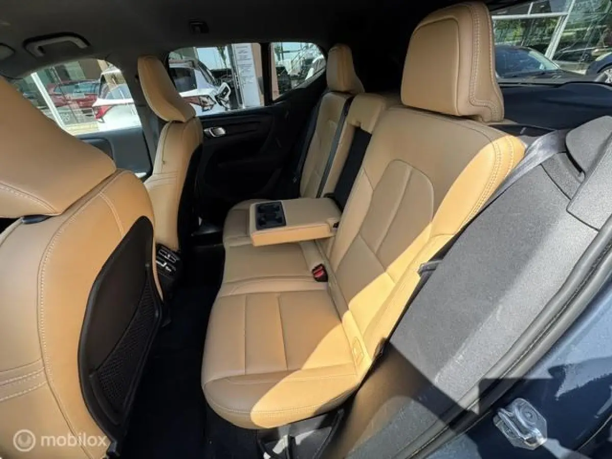 1.5 T3 Inscription Trekhaak , 163pk , 1.600kg trekgewicht , Navigatie , Camera , Parkeerhulp voor & Achter , Lederbekleding incl stoel verwarming , Volvo dealer onderhouden