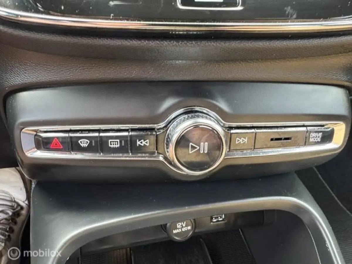 1.5 T3 Inscription Trekhaak , 163pk , 1.600kg trekgewicht , Navigatie , Camera , Parkeerhulp voor & Achter , Lederbekleding incl stoel verwarming , Volvo dealer onderhouden