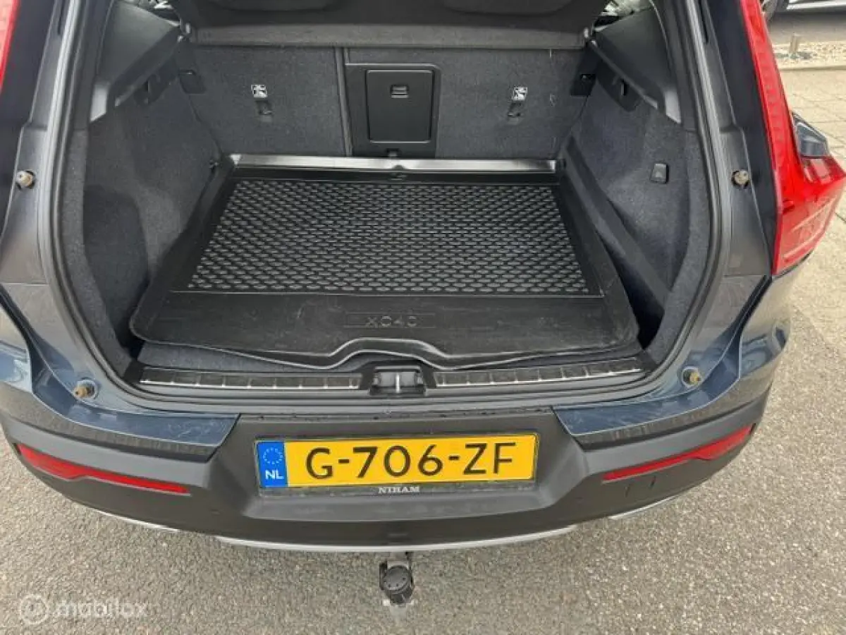 1.5 T3 Inscription Trekhaak , 163pk , 1.600kg trekgewicht , Navigatie , Camera , Parkeerhulp voor & Achter , Lederbekleding incl stoel verwarming , Volvo dealer onderhouden