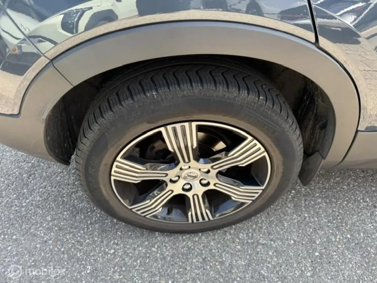 1.5 T3 Inscription Trekhaak , 163pk , 1.600kg trekgewicht , Navigatie , Camera , Parkeerhulp voor & Achter , Lederbekleding incl stoel verwarming , Volvo dealer onderhouden