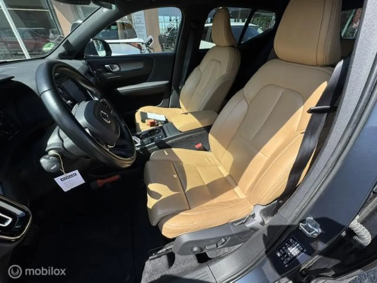 1.5 T3 Inscription Trekhaak , 163pk , 1.600kg trekgewicht , Navigatie , Camera , Parkeerhulp voor & Achter , Lederbekleding incl stoel verwarming , Volvo dealer onderhouden