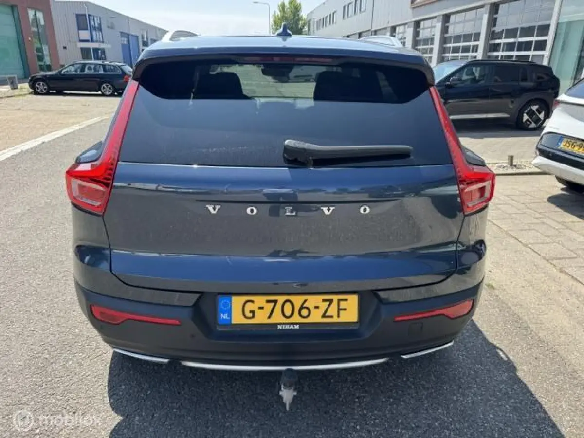 1.5 T3 Inscription Trekhaak , 163pk , 1.600kg trekgewicht , Navigatie , Camera , Parkeerhulp voor & Achter , Lederbekleding incl stoel verwarming , Volvo dealer onderhouden