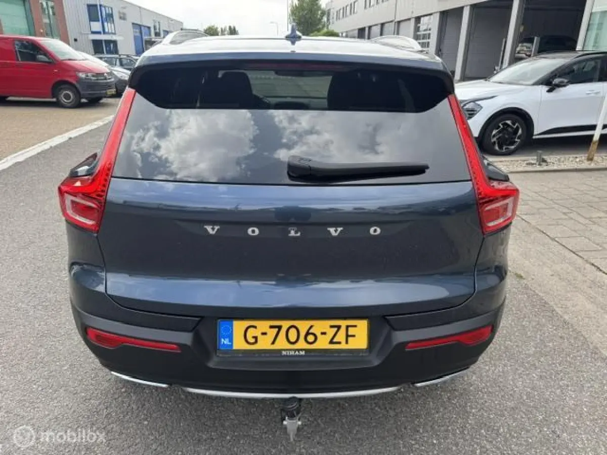 1.5 T3 Inscription Trekhaak , 163pk , 1.600kg trekgewicht , Navigatie , Camera , Parkeerhulp voor & Achter , Lederbekleding incl stoel verwarming , Volvo dealer onderhouden