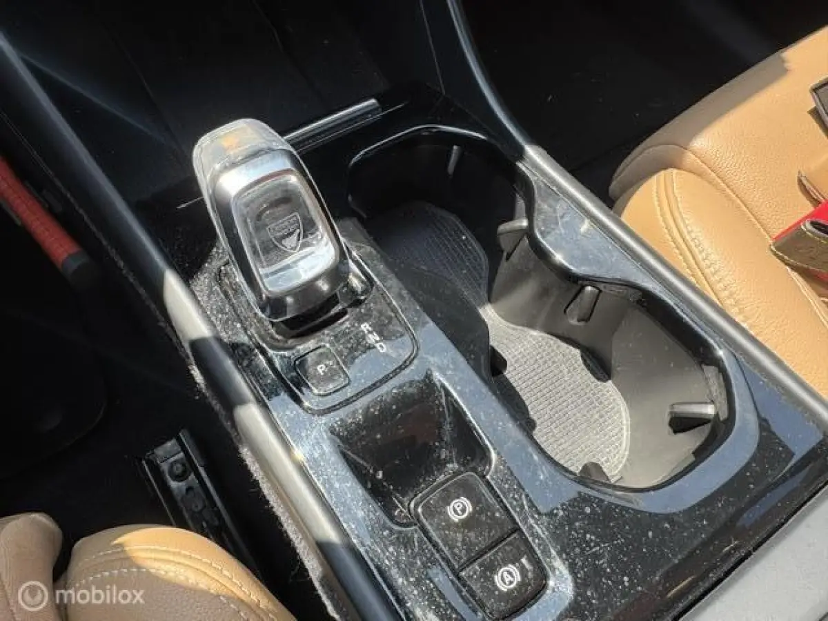1.5 T3 Inscription Trekhaak , 163pk , 1.600kg trekgewicht , Navigatie , Camera , Parkeerhulp voor & Achter , Lederbekleding incl stoel verwarming , Volvo dealer onderhouden