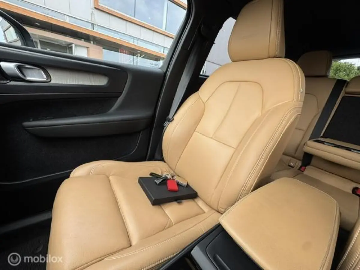 1.5 T3 Inscription Trekhaak , 163pk , 1.600kg trekgewicht , Navigatie , Camera , Parkeerhulp voor & Achter , Lederbekleding incl stoel verwarming , Volvo dealer onderhouden