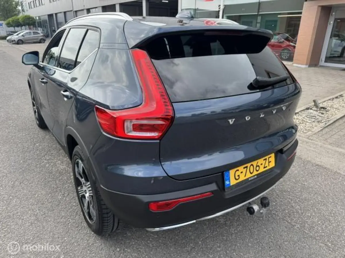 1.5 T3 Inscription Trekhaak , 163pk , 1.600kg trekgewicht , Navigatie , Camera , Parkeerhulp voor & Achter , Lederbekleding incl stoel verwarming , Volvo dealer onderhouden