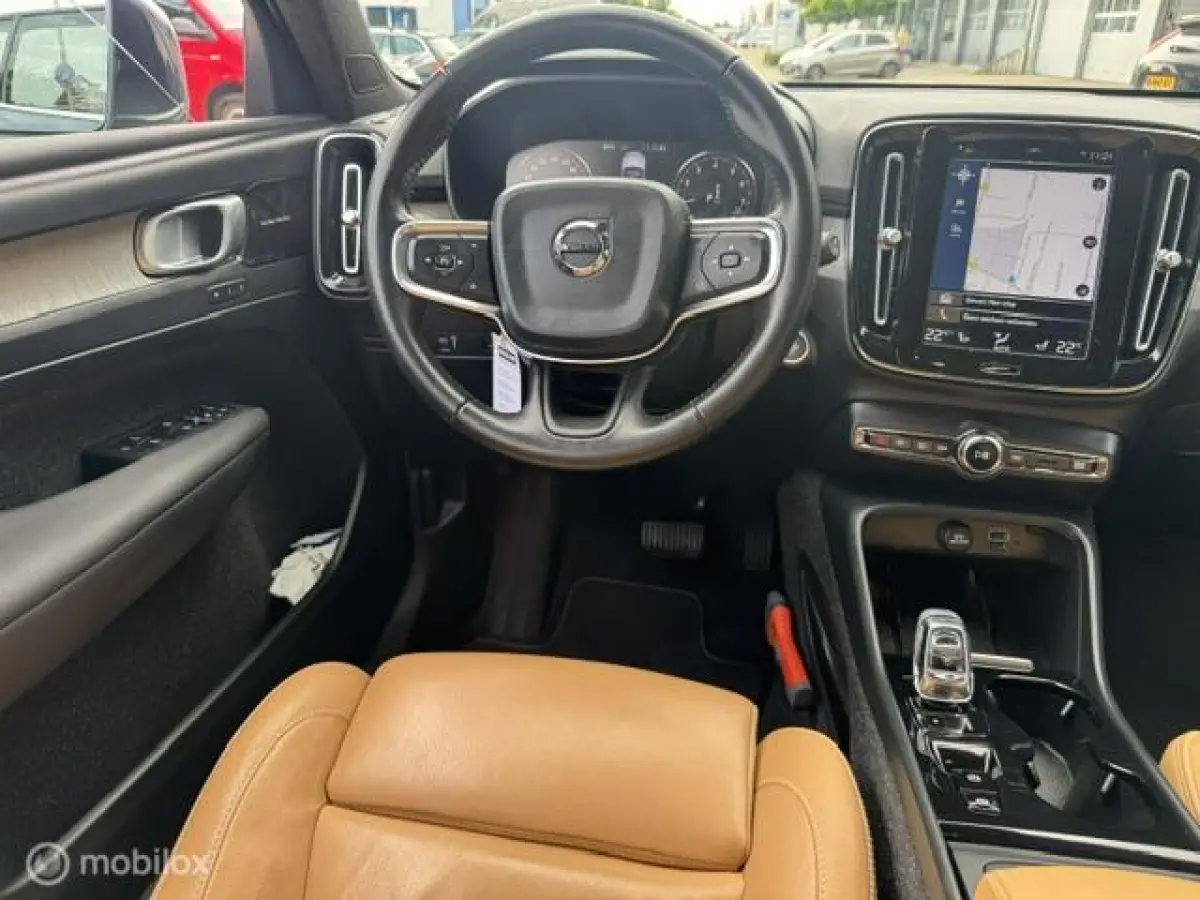 1.5 T3 Inscription Trekhaak , 163pk , 1.600kg trekgewicht , Navigatie , Camera , Parkeerhulp voor & Achter , Lederbekleding incl stoel verwarming , Volvo dealer onderhouden