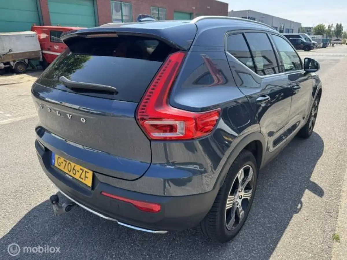 1.5 T3 Inscription Trekhaak , 163pk , 1.600kg trekgewicht , Navigatie , Camera , Parkeerhulp voor & Achter , Lederbekleding incl stoel verwarming , Volvo dealer onderhouden
