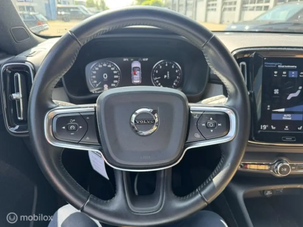 1.5 T3 Inscription Trekhaak , 163pk , 1.600kg trekgewicht , Navigatie , Camera , Parkeerhulp voor & Achter , Lederbekleding incl stoel verwarming , Volvo dealer onderhouden