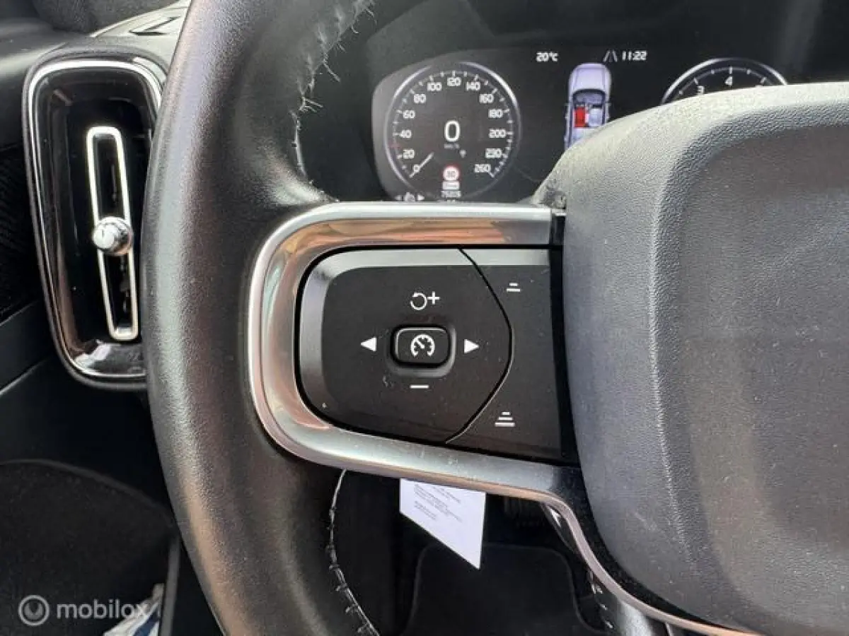 1.5 T3 Inscription Trekhaak , 163pk , 1.600kg trekgewicht , Navigatie , Camera , Parkeerhulp voor & Achter , Lederbekleding incl stoel verwarming , Volvo dealer onderhouden