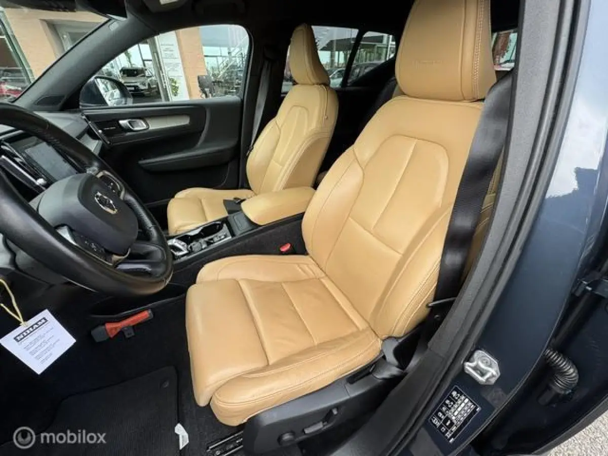 1.5 T3 Inscription Trekhaak , 163pk , 1.600kg trekgewicht , Navigatie , Camera , Parkeerhulp voor & Achter , Lederbekleding incl stoel verwarming , Volvo dealer onderhouden